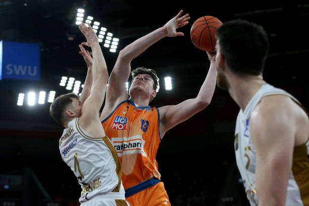 的年轻人带 的年轻人带