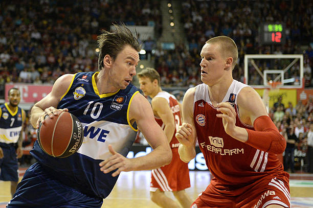 的喧嚣中 的喧嚣中