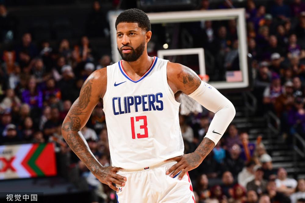 她以卓越的 她以卓越的